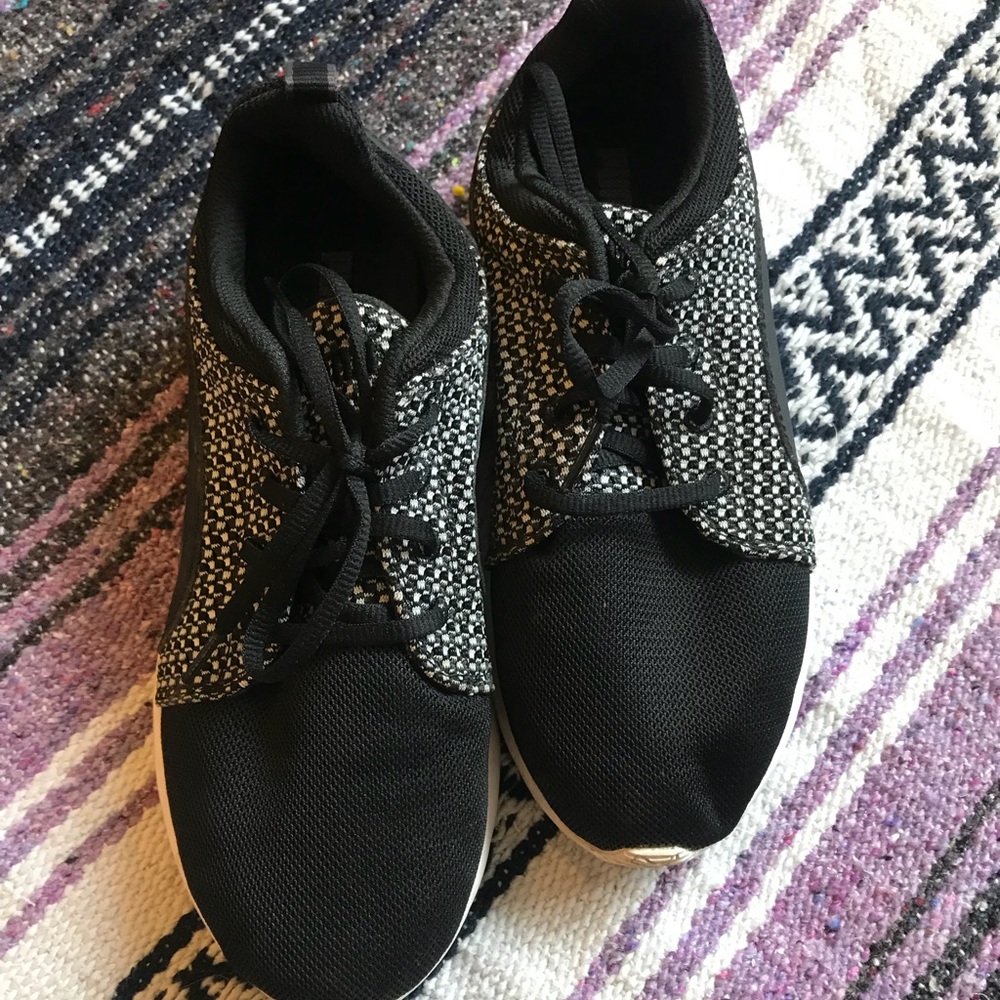 PUMA black&white sneakers